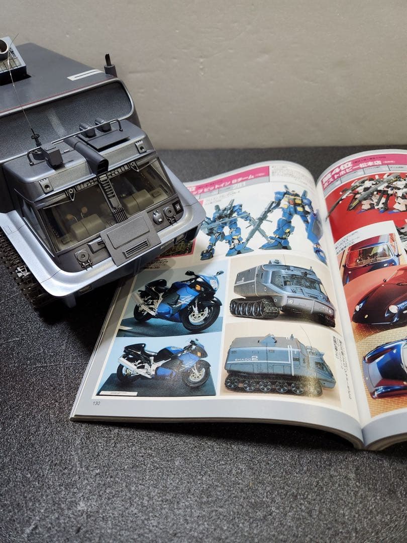 精密再現　謎の円盤UFO 有名モデラー渾身の逸品　インターセプター　べース付属