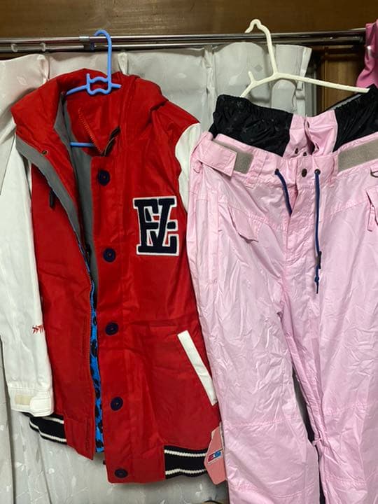 スキー　ウエアーMサイズ　ズボンLサイズ　レディース　新品未使用