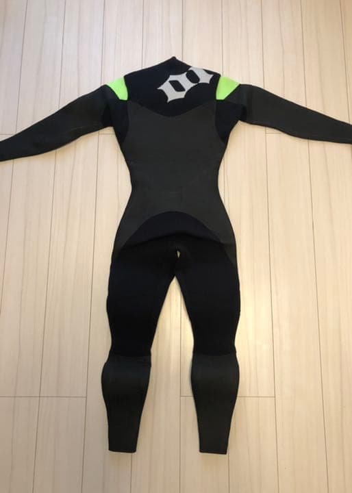セミドライ　ウェットスーツ