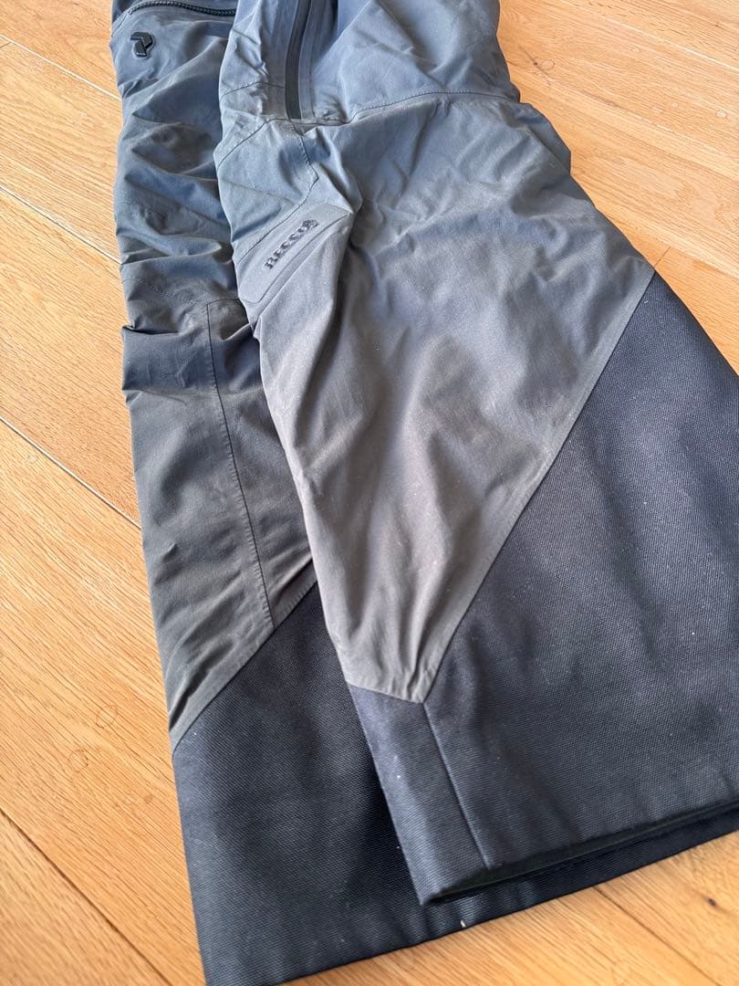 Peak Performance TETON 女性用パンツ　Sサイズ