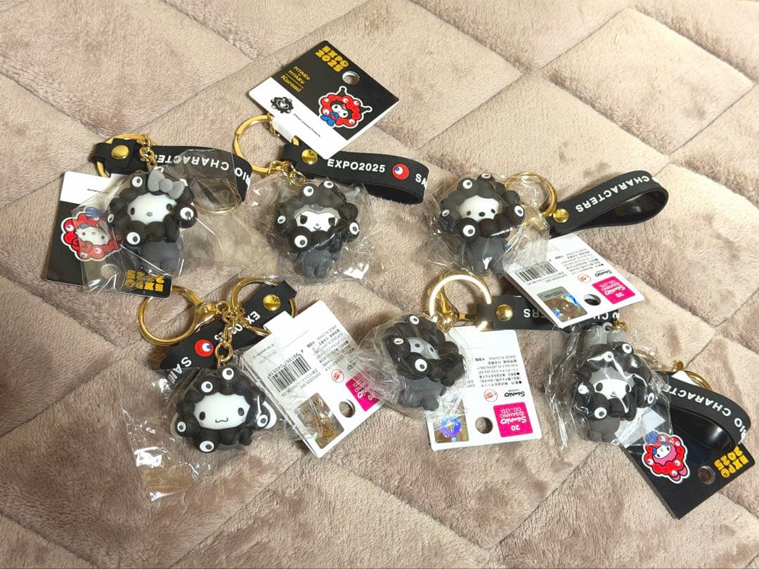 【6個セット】サンリオ ミャクミャクなりきり モノクロキーホルダー