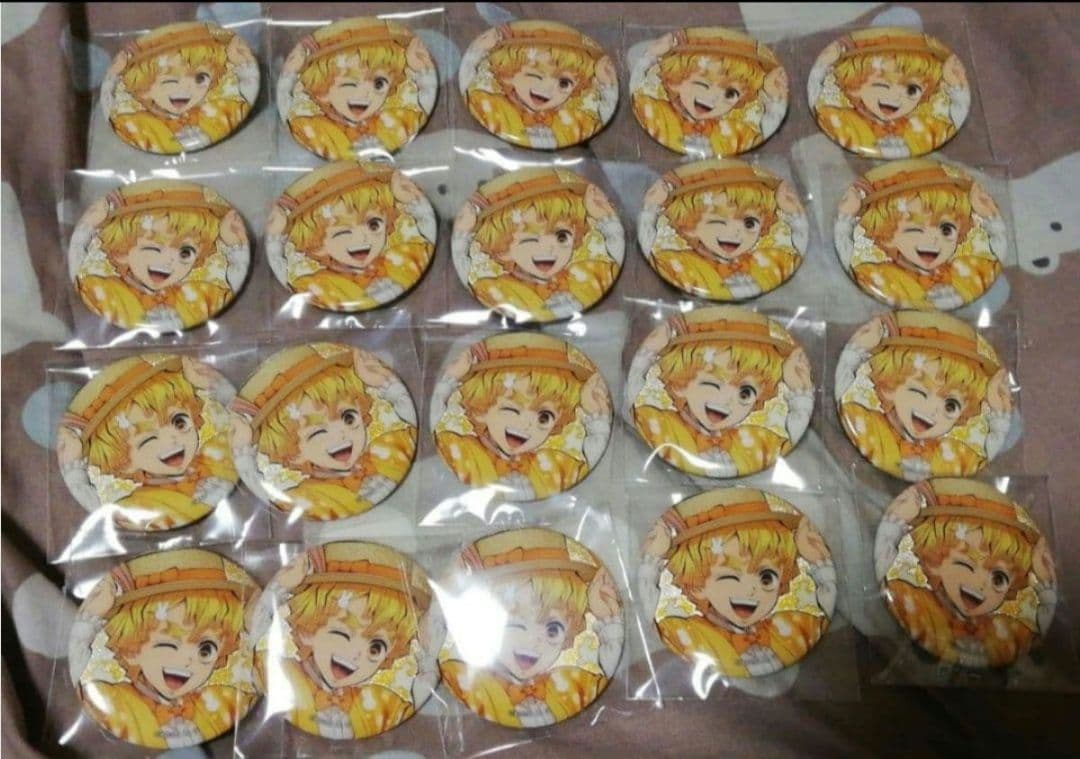 鬼滅の刃　我妻善逸　卯年　缶バッジ　AGF2023　グリッター缶バッジ