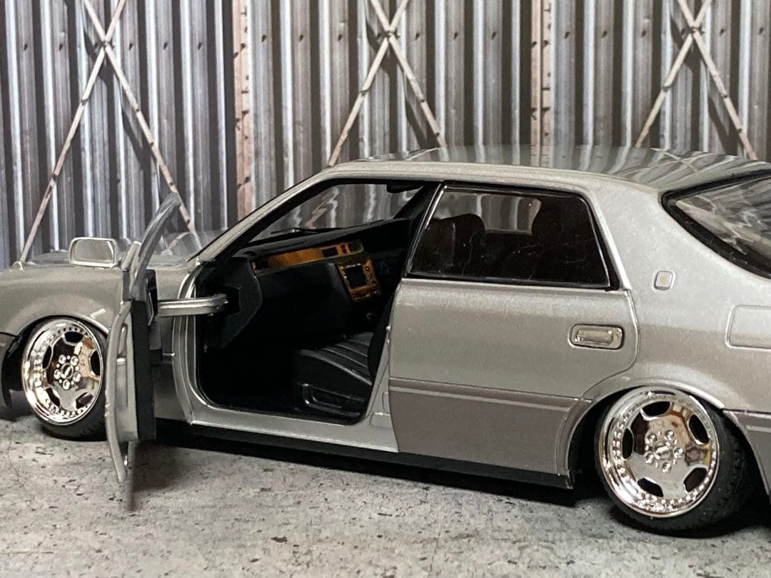 リュウ 1/24 トヨタ マジェスタ（カスタム品）