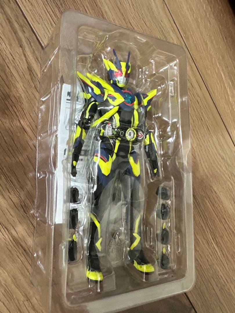 SHフィギュアーツ 仮面ライダーゼロワン シャイニングアサルトポッパー