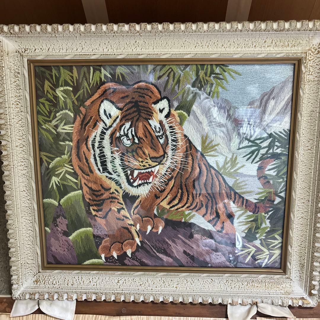 虎の日本画 装飾フレーム付き