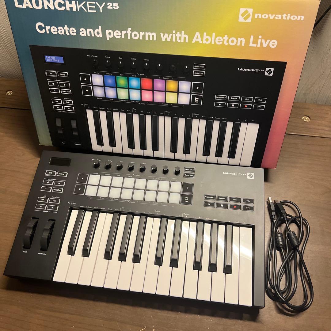 Novation Launchkey 25 Mk3 MIDIキーボード