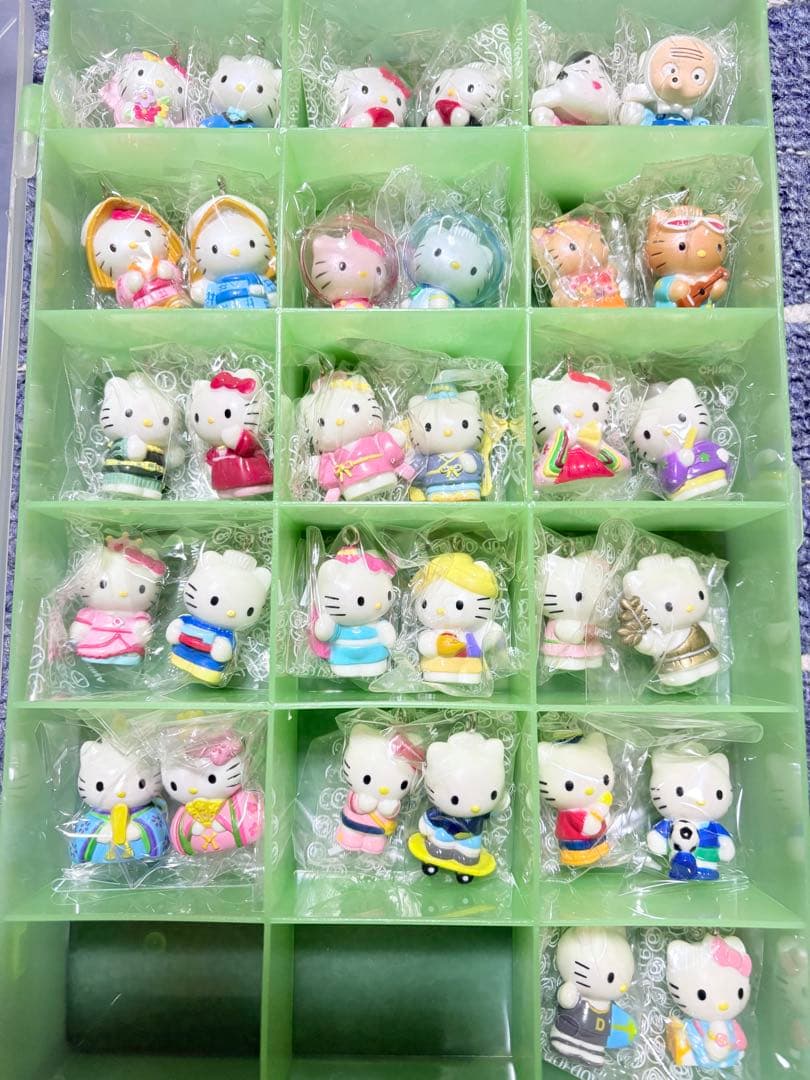 【コスチューム ハローキティ】 52個まとめ売り‼️