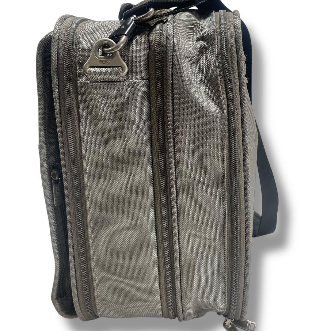 トゥミ　TUMI ビジネス　旅行バッグ　希少品　大谷用　グレー　ショルダーバッグ