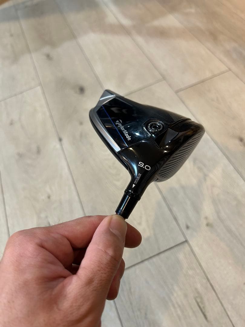 Qi10ドライバー9.0度　カスタムシャフト　ベンタスTRレッド6S