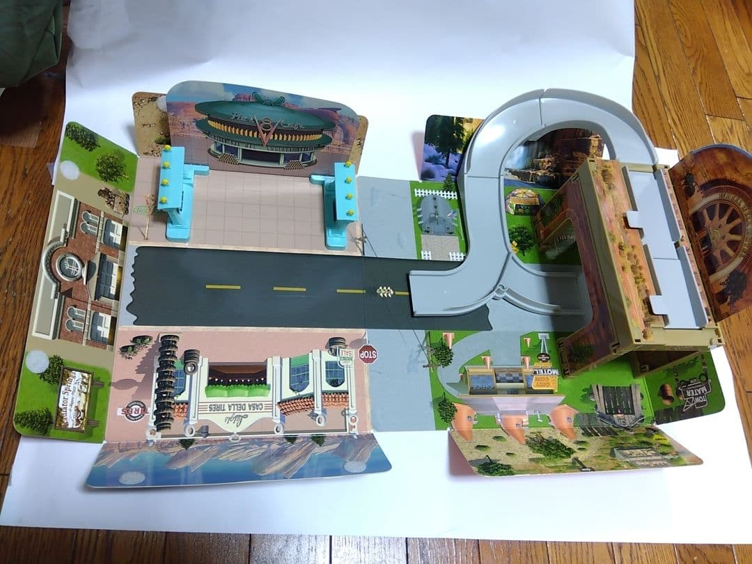 【廃盤レア】トミカ カーズ あそべるマップ ラジエーター・スプリングス