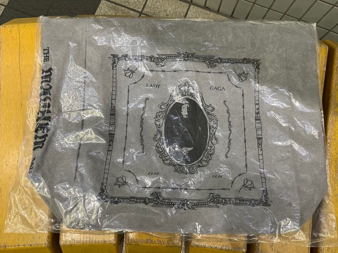 【新品未開封】レディガガ OPERA HAUS TOTE（GRAY）トートバッグ