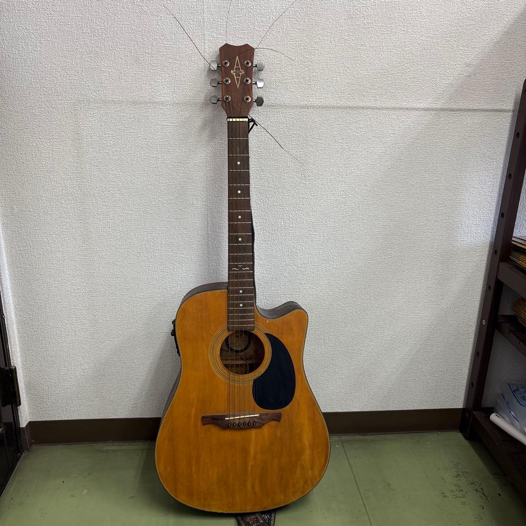＄アルバレス　アコースティックギター　弦切れあり
