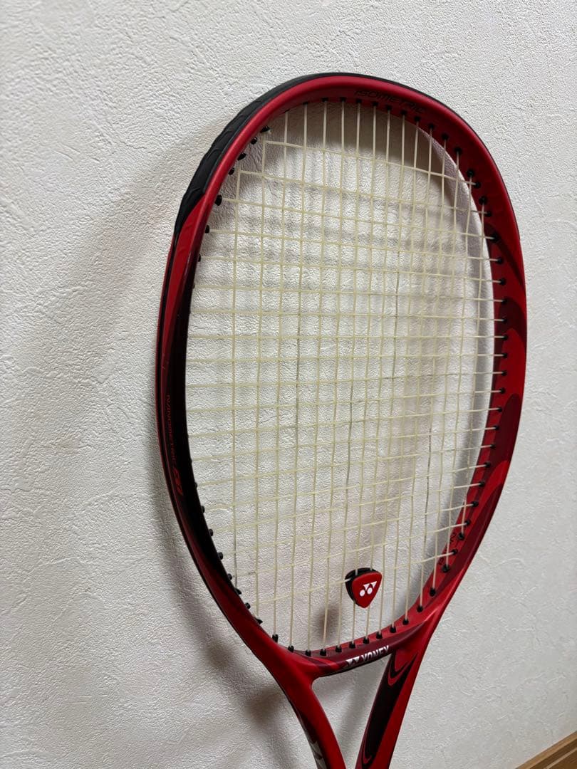 テニスラケット　YONEX VCORE 100 グリップ２