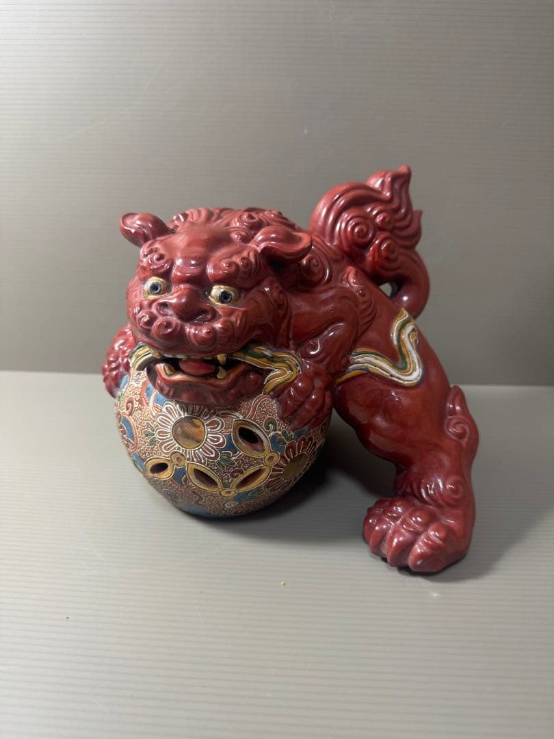 2068  九谷焼 シーサー縁起物 魔除け 玉乗り 獅子 置物　骨董品