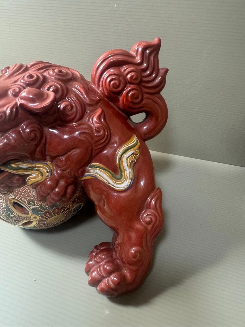 2068  九谷焼 シーサー縁起物 魔除け 玉乗り 獅子 置物　骨董品