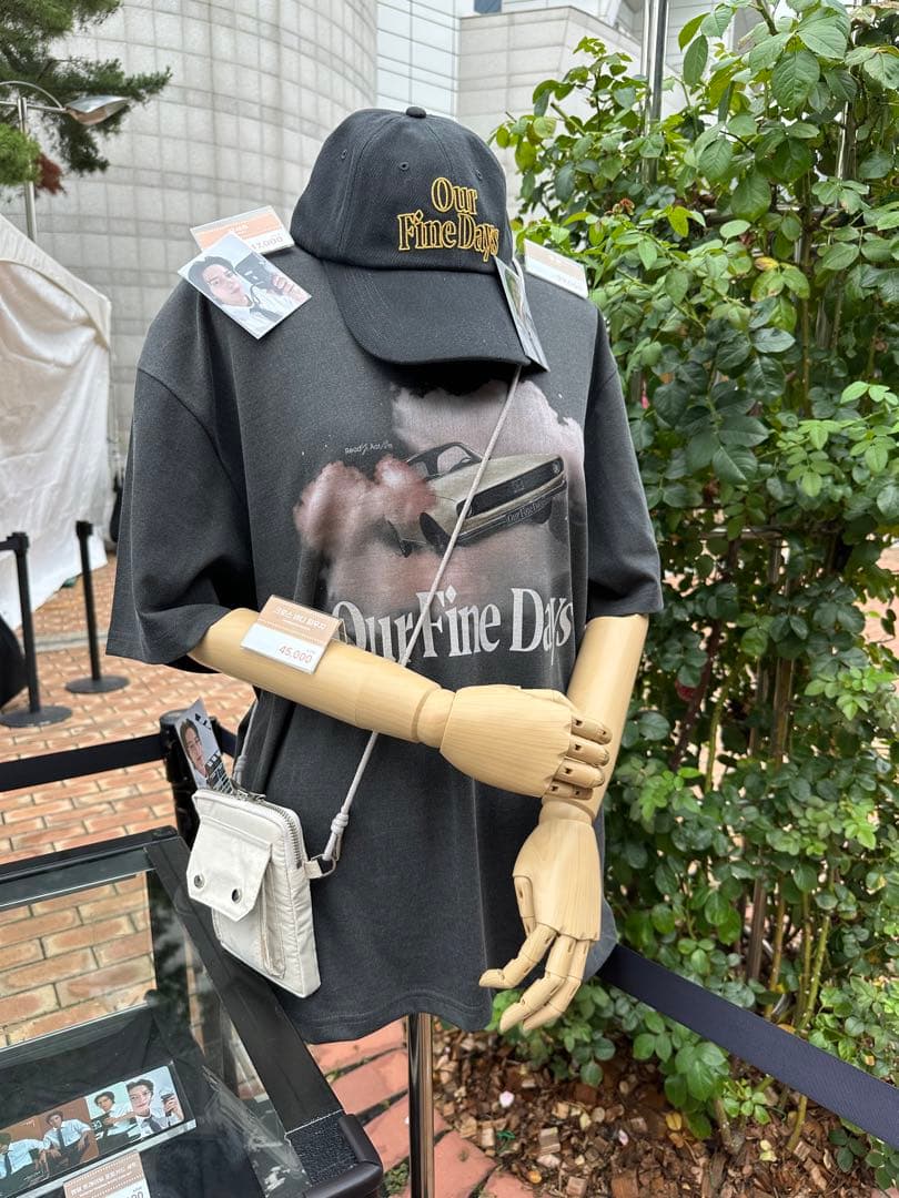 CNBLUEヨンファ ソウル公演　Tシャツ&ピンバッジ