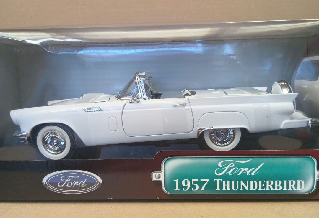 【希少】ヤトミン 1/18 フォード サンダーバード 1957 白　ミニカー