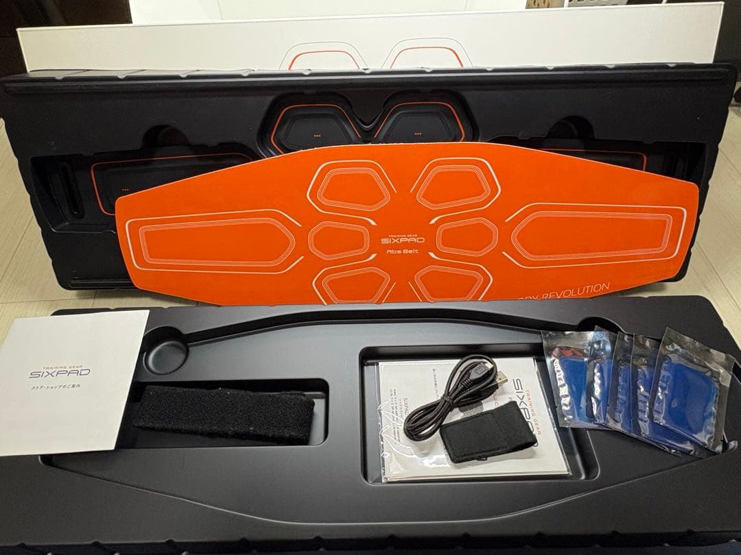 【美品】新品パッド付　SIXPAD アブズベルトS/M/L