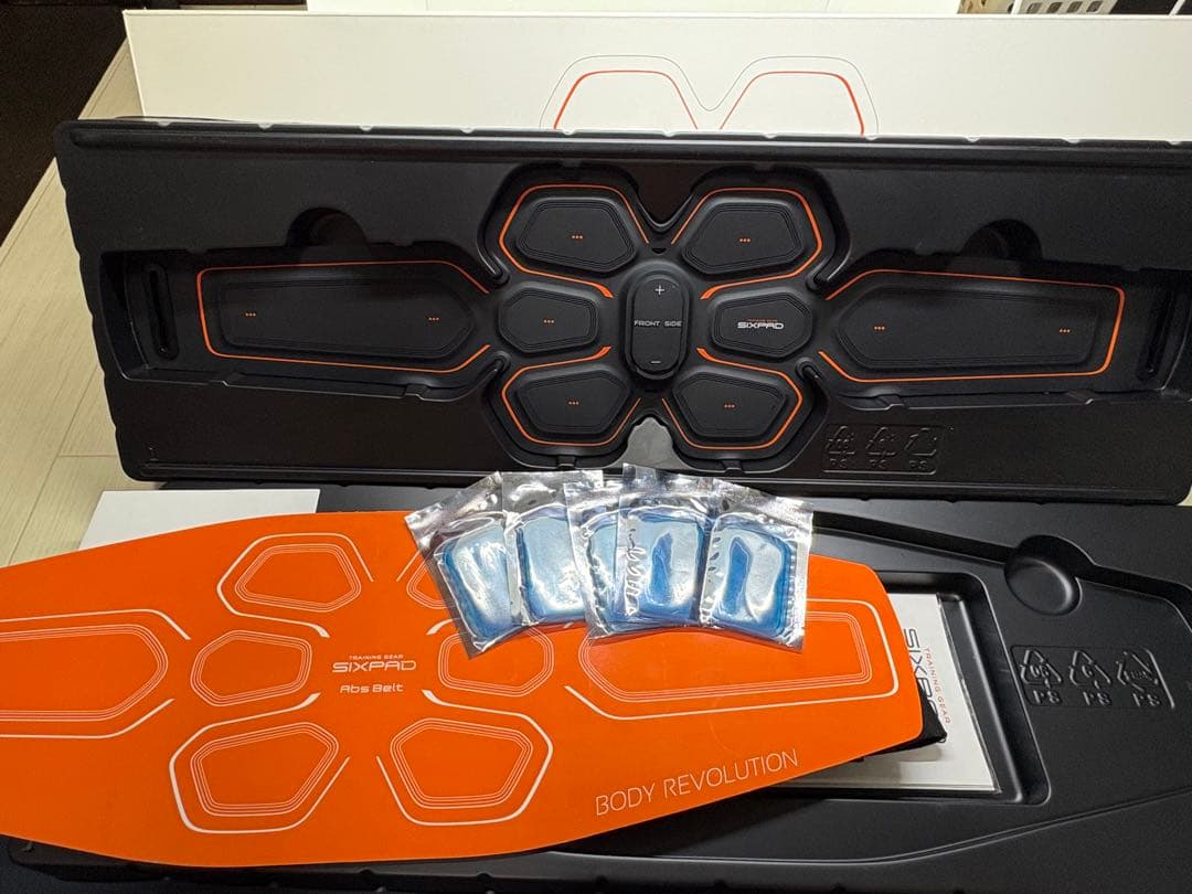 【美品】新品パッド付　SIXPAD アブズベルトS/M/L