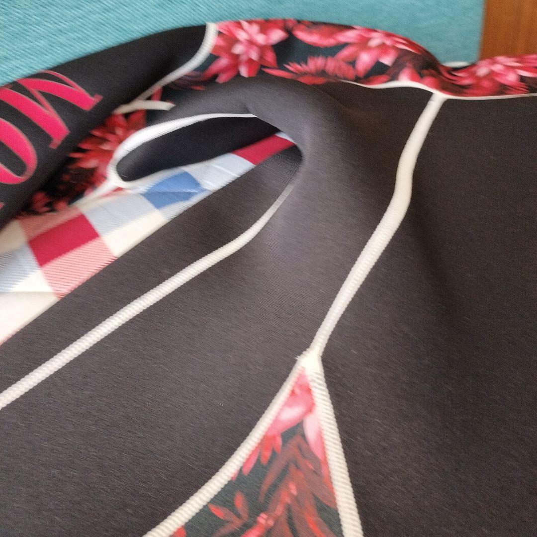 MOBBY'S 花柄 フルスーツ上下セット。