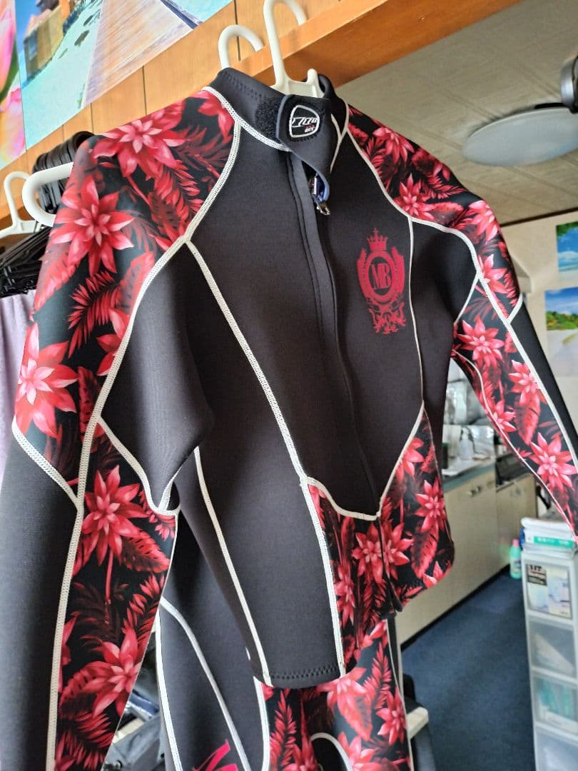 MOBBY'S 花柄 フルスーツ上下セット。