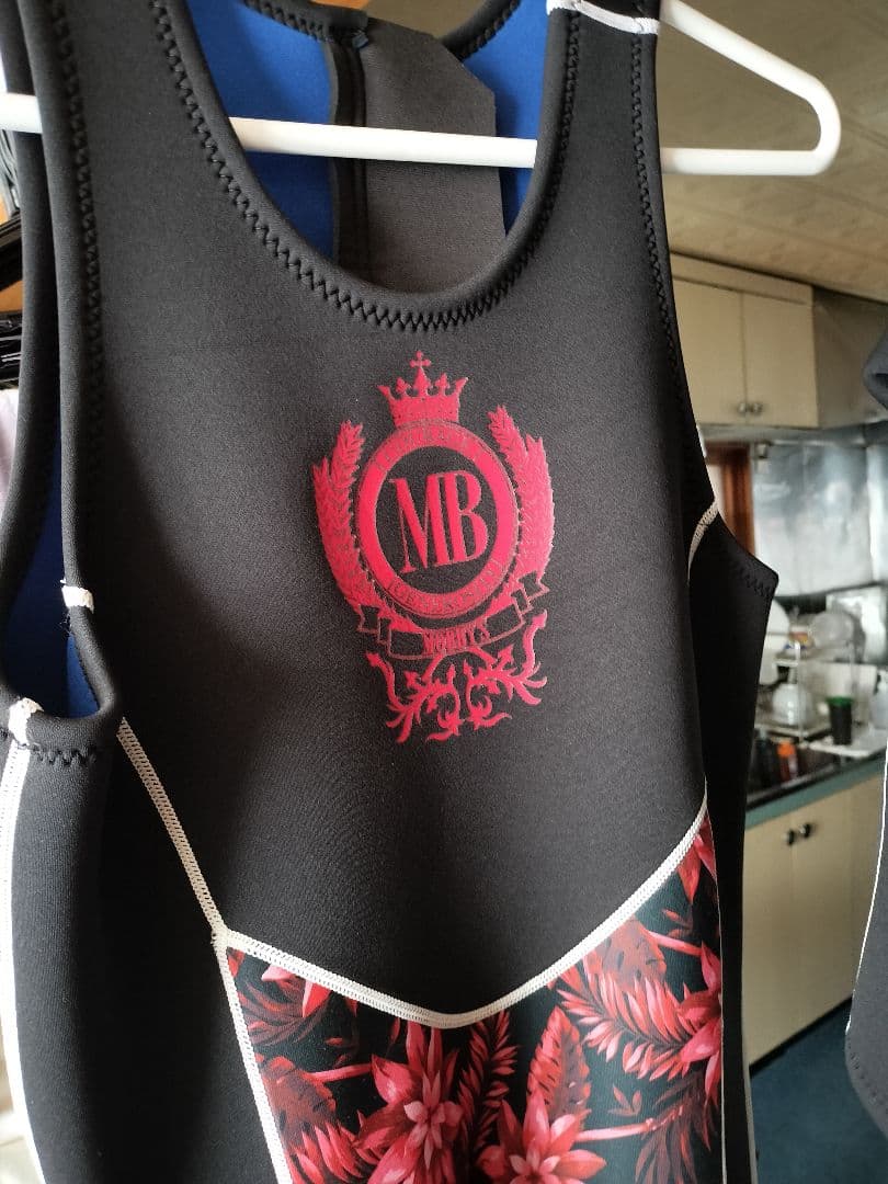 MOBBY'S 花柄 フルスーツ上下セット。