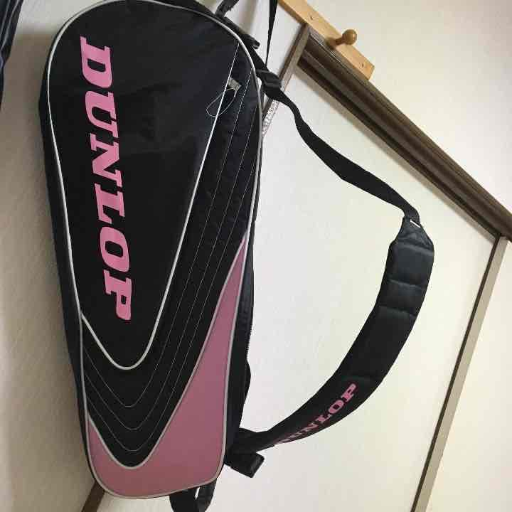 DUNLOPのテニスのラケットバッグ