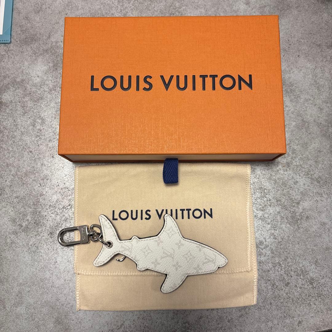 LV サメ型キーホルダー ネイビー
