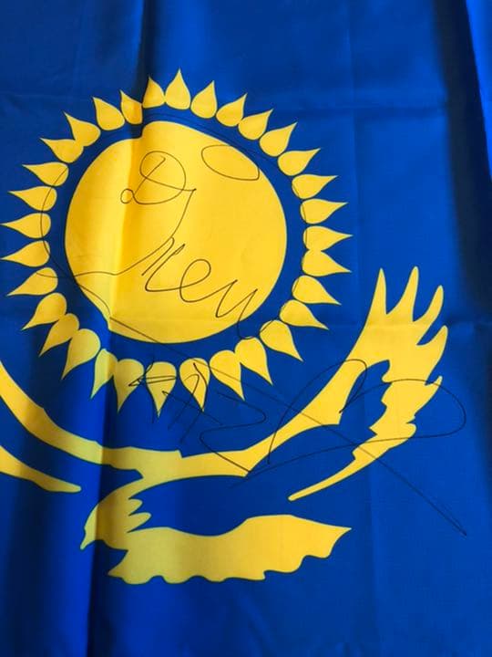 デニス・テンさん直筆サイン入りカザフスタン国旗
