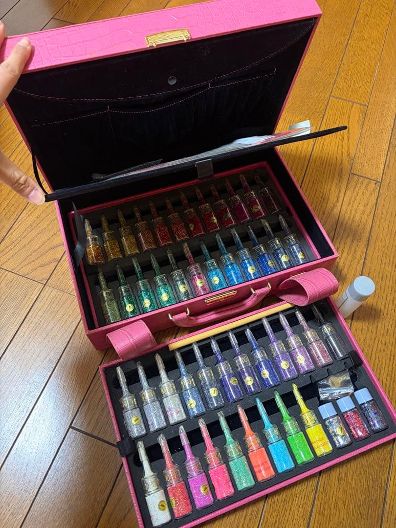 美品　48色以上　ボディジュエリー多色グリッターセット　ケース付き