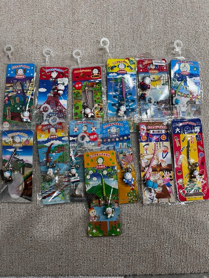 「どこでもドラえもん」のご当地ストラップ　13個セット
