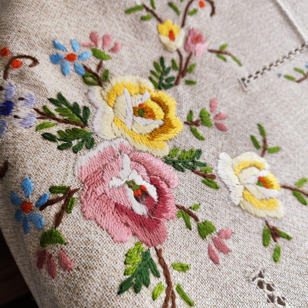 バラ蔓 カロチャ刺繍 厚手柔らか　ヴィンテージ大判テーブルクロス　お手仕事