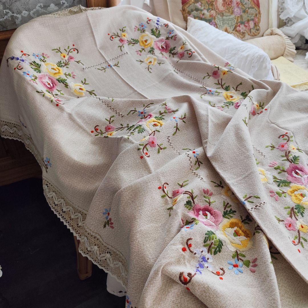 バラ蔓 カロチャ刺繍 厚手柔らか　ヴィンテージ大判テーブルクロス　お手仕事