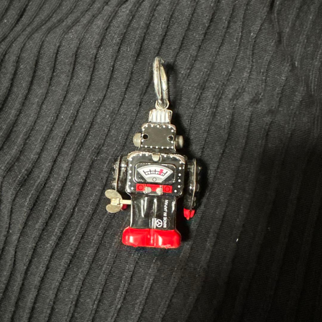 ロボット型チャーム 黒と赤