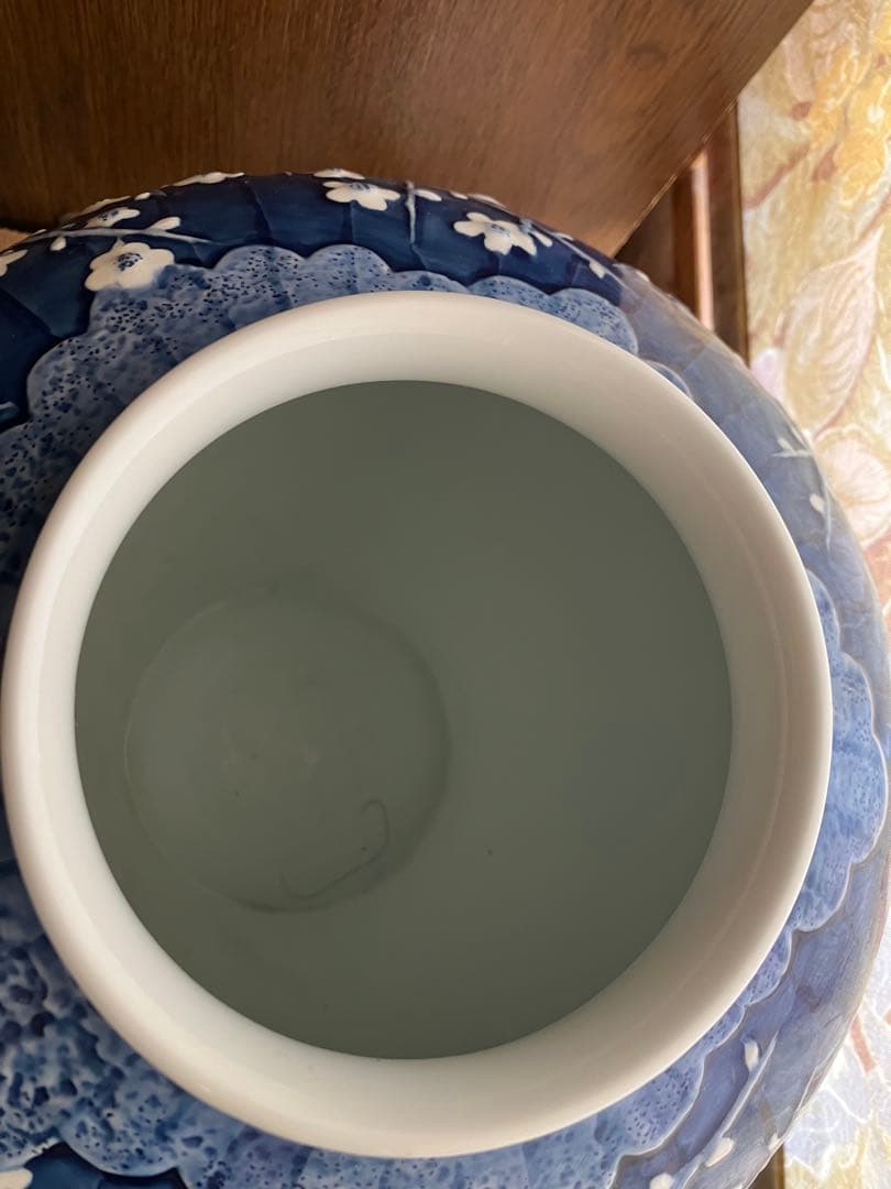 メ4810 花瓶/緒方松右衛門/染付/壷巴型花瓶/夕梅/有田焼/浮彫