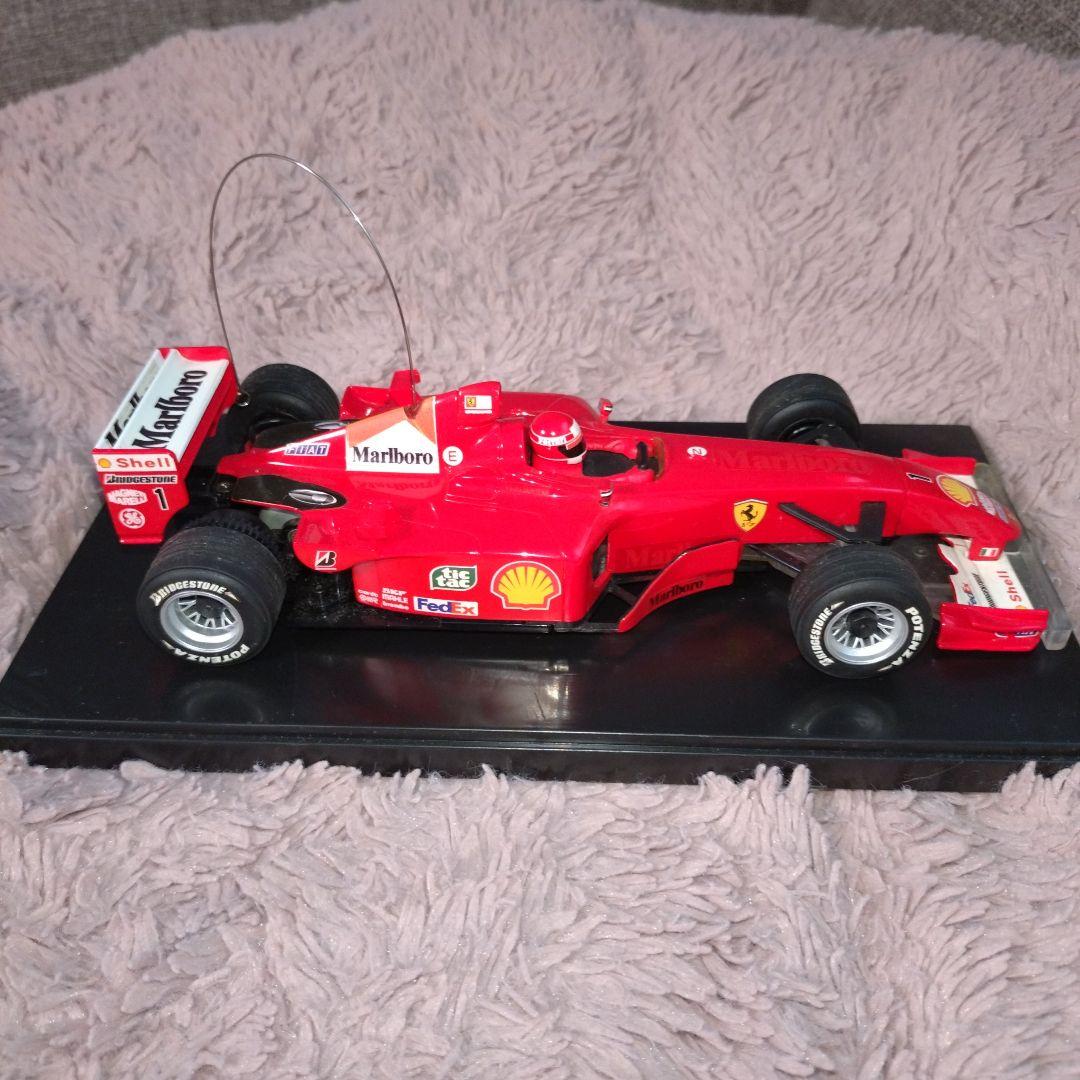 フェラーリ F2001 1/18スケール　ラジコンカー、シューマッハドライバー