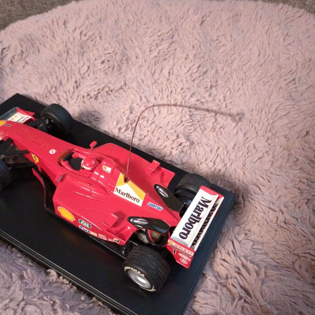フェラーリ F2001 1/18スケール　ラジコンカー、シューマッハドライバー