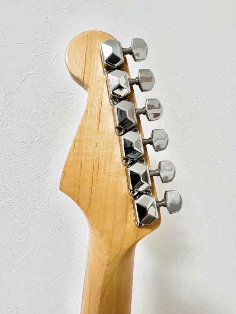 ストラトキャスタータイプ　ブラック(未使用弦6本セット付き)