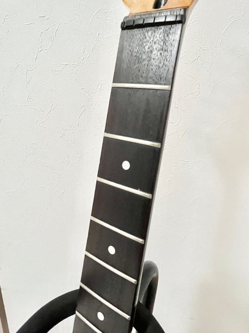 ストラトキャスタータイプ　ブラック(未使用弦6本セット付き)