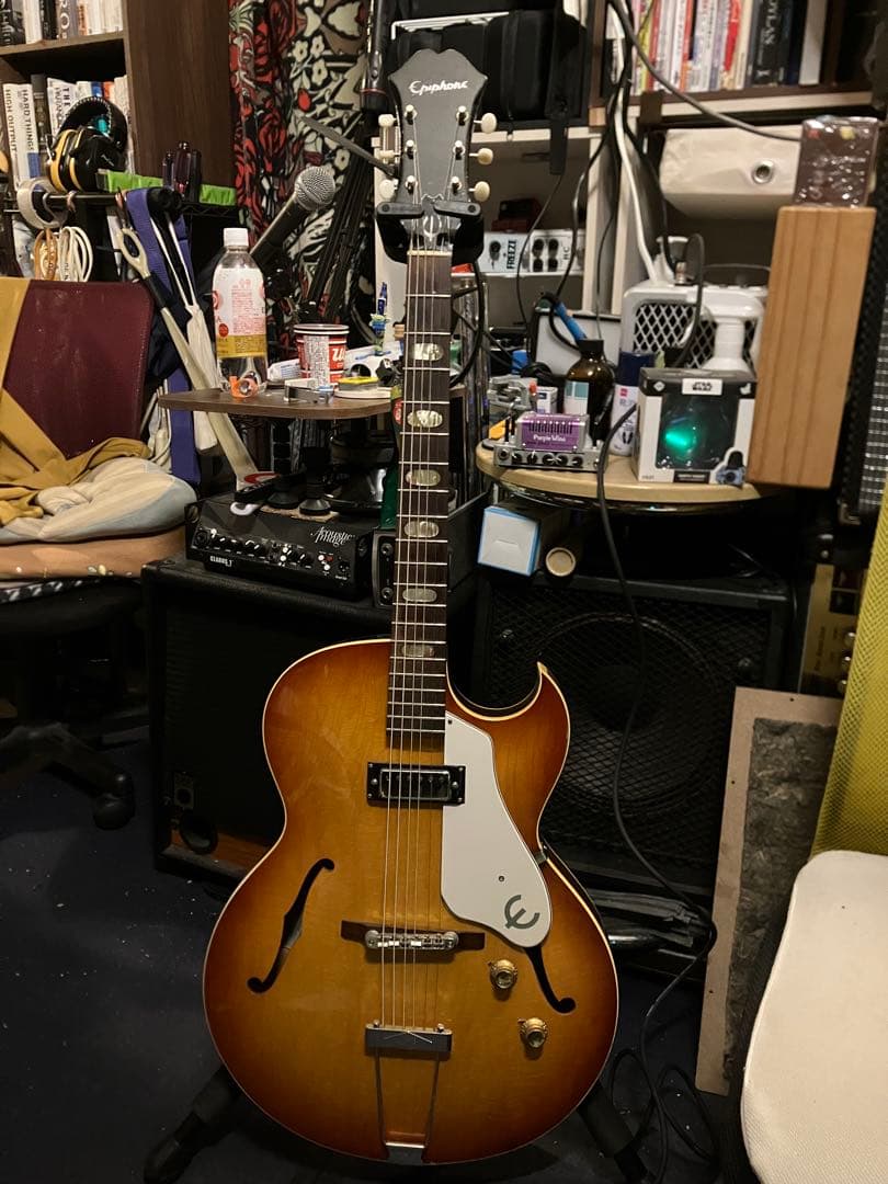 鮭 です。Epiphone E452T Sorrento 1966年製