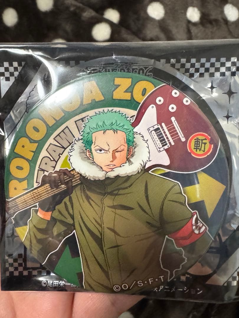 ONE PIECE 輩缶バッジ　MUSIC ゾロ