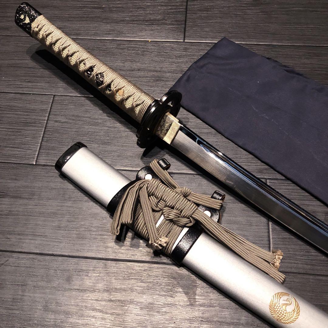 高級模造刀　銀鞘　居合刀　樋入り刀身　白拵え　亜合金刀身　名刀　刀袋付き