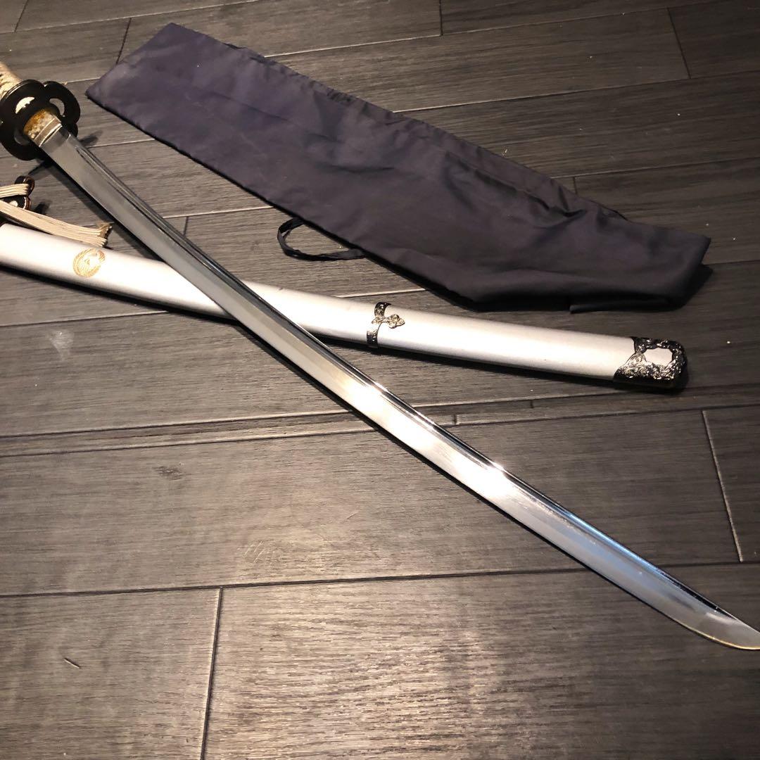 高級模造刀　銀鞘　居合刀　樋入り刀身　白拵え　亜合金刀身　名刀　刀袋付き
