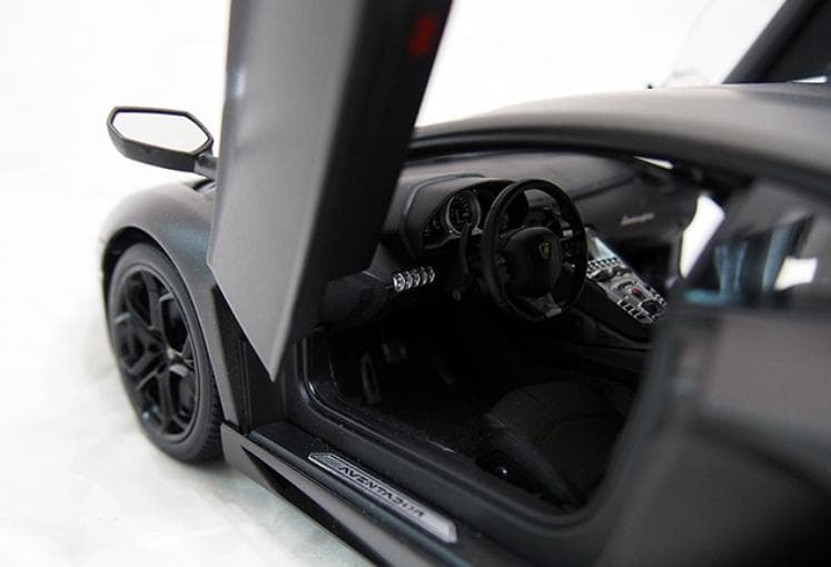 1/18 ランボルギーニ Aventador LP 700-4ミニカー完成品
