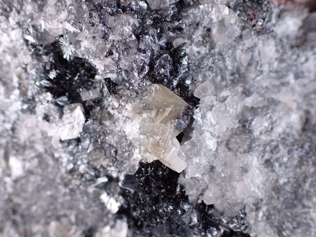 紅安鉱、自然アンチモン他　カナダ