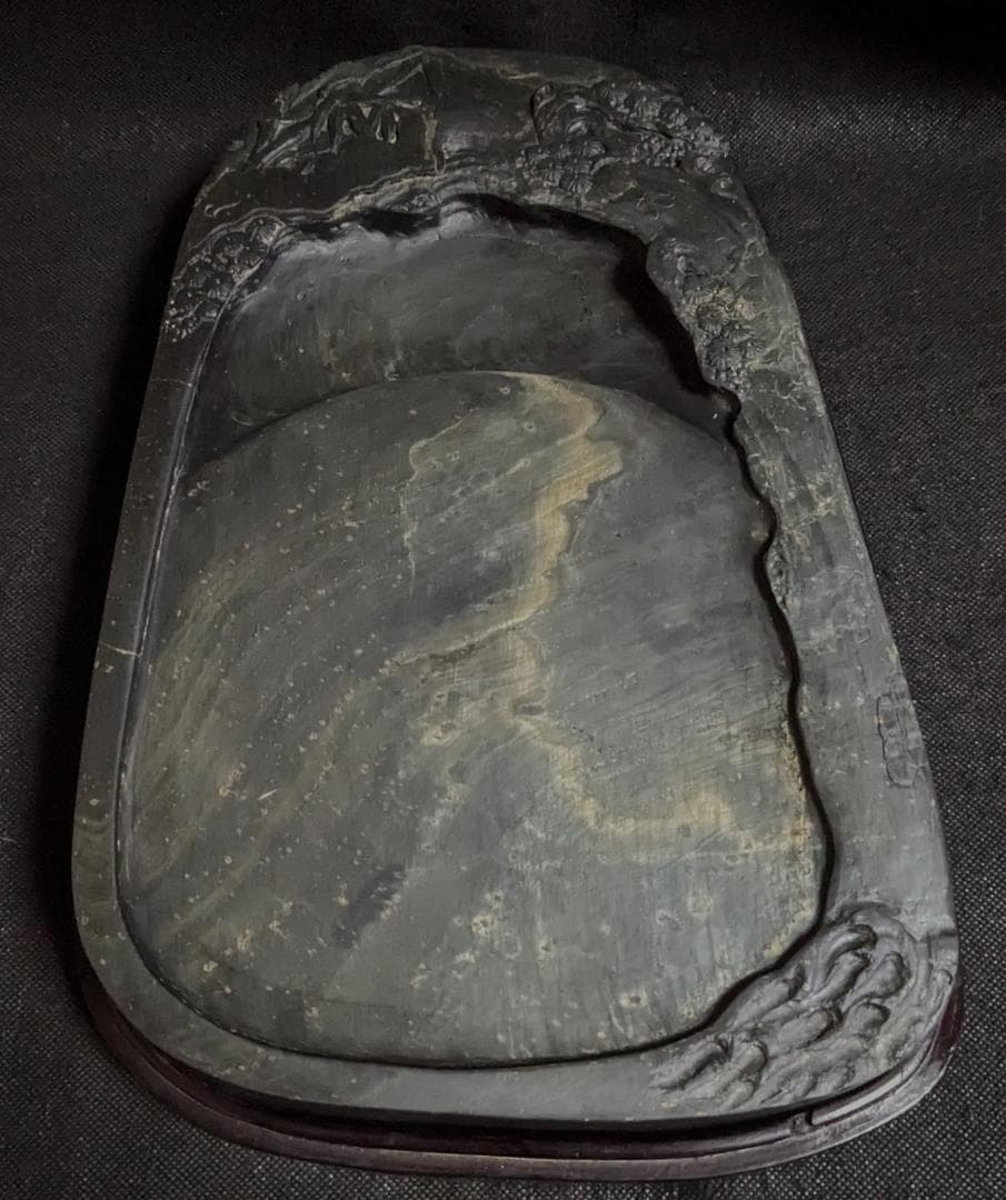 【歙州硯　松竹文特大楕硯】◆金暈金星・水波紋の美石◆12吋超◆唐木塗箱◆龍尾山