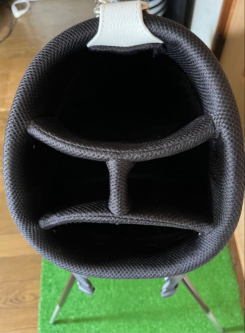 TaylorMade ゴルフバッグ 自立式 白黒