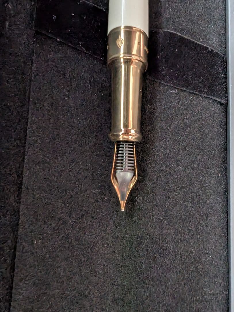 S.T. Dupont ラインD 万年筆 ホワイト デュポン Mニブ