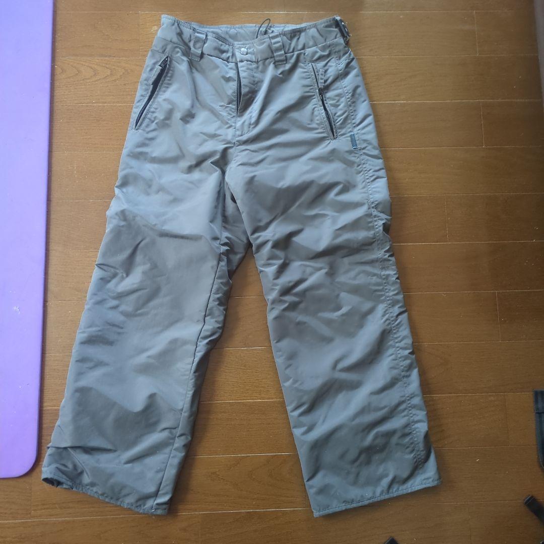 スノーボードウェア　ニット帽と膝当て付き