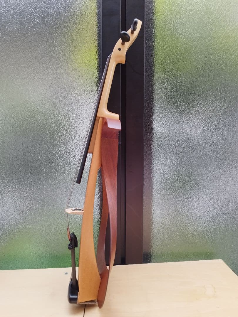 YEV104 エレクトリックバイオリン 4弦 ハードケースと弓付き